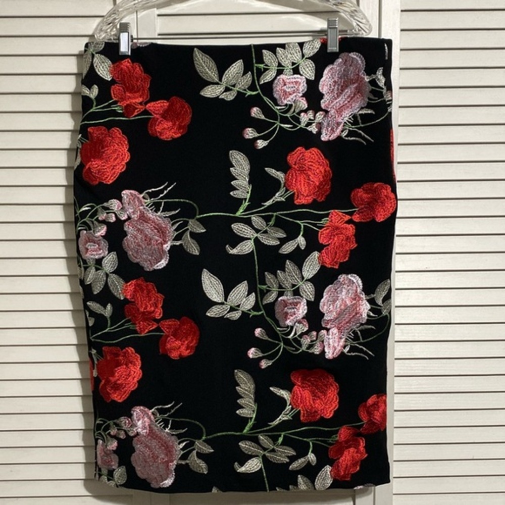 Eci Black Pink Floral Embroidered Mesh Skirt
